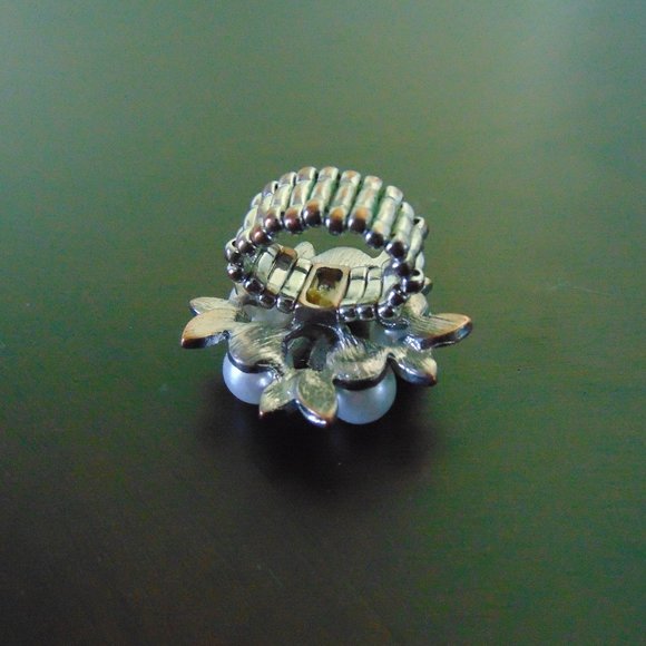 Costume jewelry- flower ring - Picture 6 of 11
